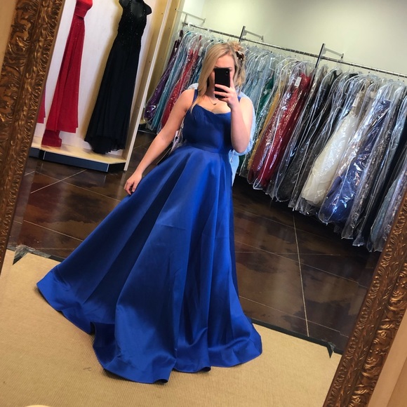 Prom dress - Picture 1 of 3